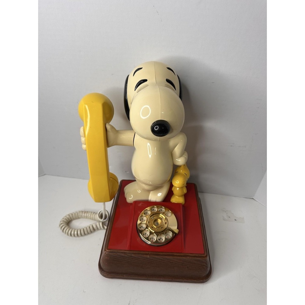 Vintage ITT Snoopy Woodstock Rotary Telephone Peanuts Hong Kong Red DBR-8010